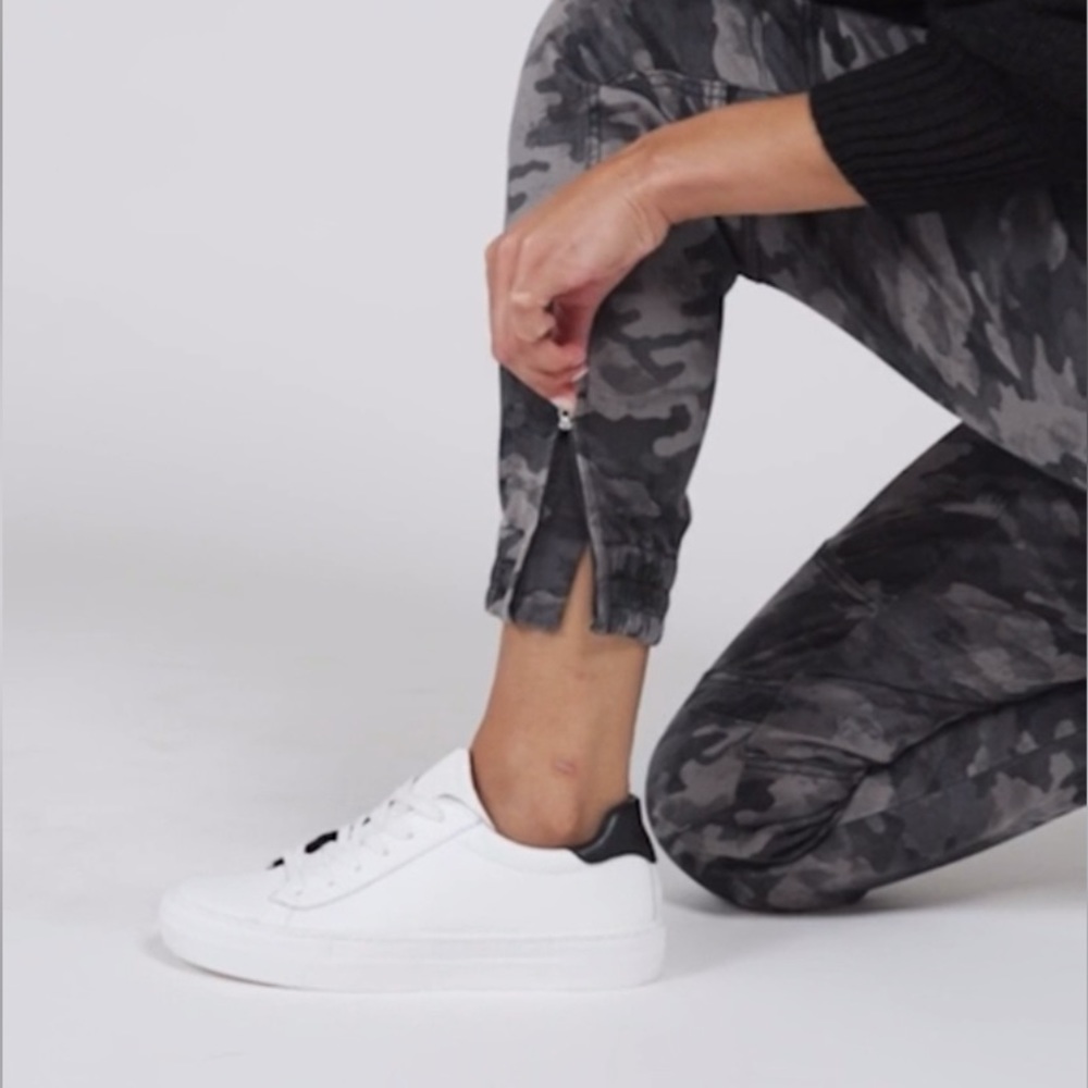 Spanx Camo Cargo Joggers Stretch Twill Blackwash Size X-Large NWT - Picture 5 of 16